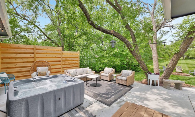 Greenwich Casa | Oasis, pool, new spa, indoor-outdoor dream