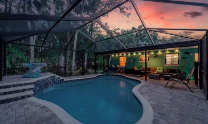 Crystal River Casa | Oasis privacy Pool Game room 3 mins Sister Spring