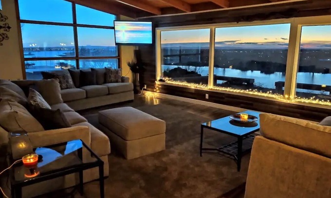 Moses Lake Casa | Oasis Retreat at The Lake! King Bed