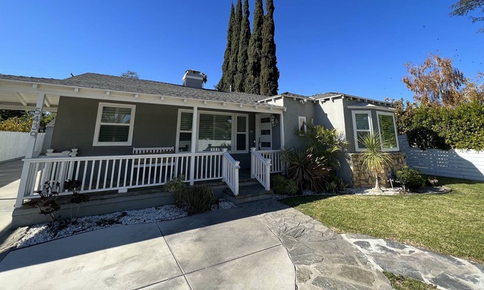 Valley Village Casa | Oasis: Spacious Home with HugFamilye Backyard Perfect for Kids!