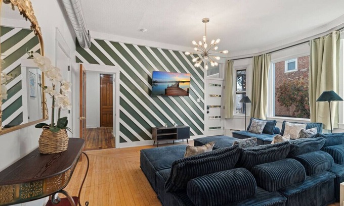 Delair Casa | Oasis Spacious-Private Parking,16 Beds+29 Guests!