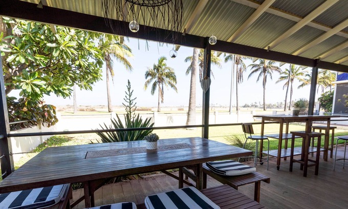 South Carnarvon Casa | Oasis Waterfront Holiday Home