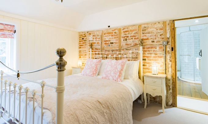 Faversham Cabaña | Oast Barn Cottage by Bloom Stays - 2 guests in 1 bedroom