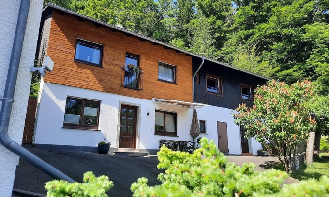 Medebach Casa | Apartamento en el bosque de Oberschledorn