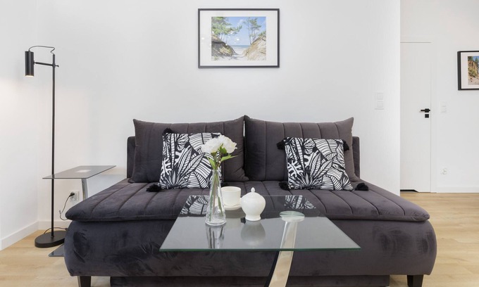 Srodmiescie Apartamento | Obrońców Wybrzeża 8 | Beautiful Apartment | Desk