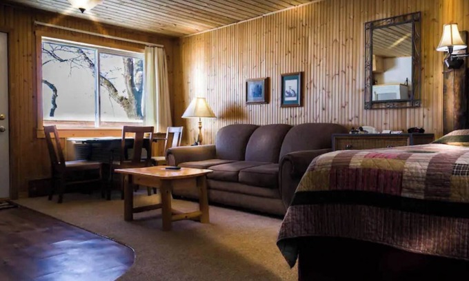 Rice Lake Cabina | Observe nature in Room 9 - Audubon's Ducks - Curriers Lakeview Lodge