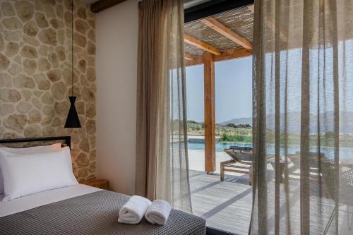 Milos Cama Y Desayuno | Obsidian Suites Milos