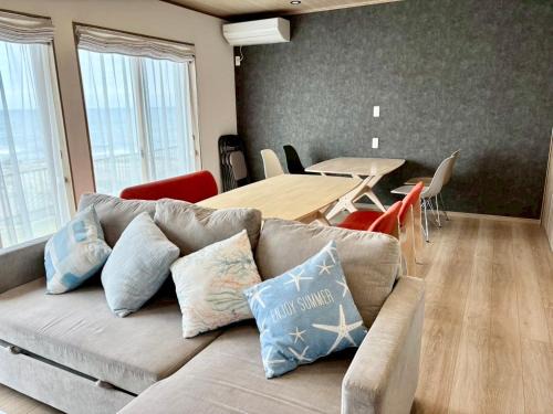 Kamogawa Apartamento | OceanフロントYASHIRO鴨川 目の前に海が広がる広々一軒家貸切 11名