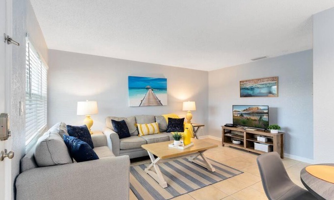 Indian Harbour Beach Apartamento | Ocean 16 - Pier View