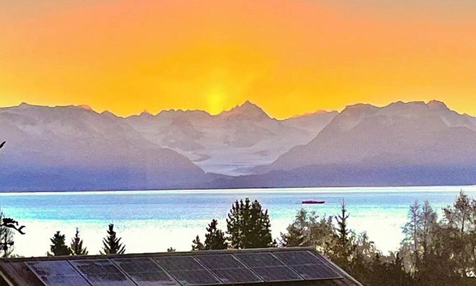 Kachemak Casa | Ocean and Mountain views, 10 minutes to the Spit