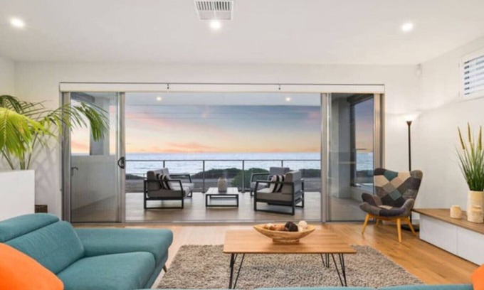 Seaford Casa | Ocean At Seaford- Beachfront Luxury-Free Wifi