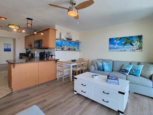 Mission Beach Casa | Ocean, Bay, Downtown, and City view Condo, Few steps from the ocean