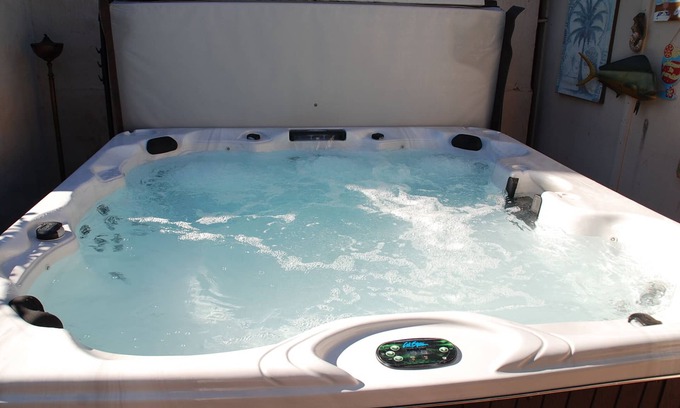 Point Loma Heights Casa | Ocean Beach Casita con jacuzzi, vistas y garaje!