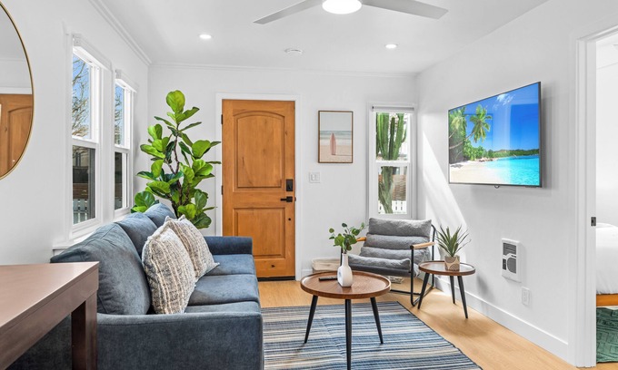 Ocean Beach Cabaña | Ocean Beach-Central-Sleeps 5-Steps2Beach-Laundry-Parking for two
