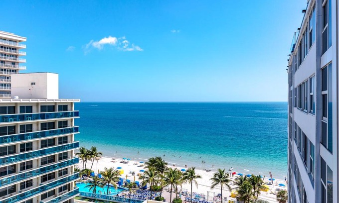 Galt Mile Apartamento | Ocean Beach Condo 3BR On the Sand 911