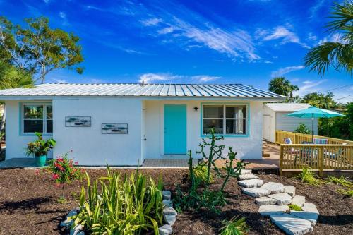 Naples Park Casa | Ocean Bike Ride 2bed 2bath Sleeps 6