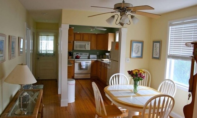 South Rehoboth Cabaña | Océano Bloque Beach Cottage - 7 Delaware Ave - Downtown Rehoboth