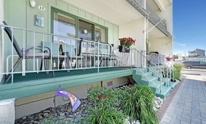 Ship Bottom Condominio | Ocean Block! Heated Pool! Resort Style Living, Updated, Best Location