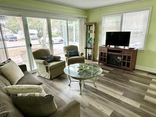 Myrtle Beach Casa | Ocean Breeze Cottage Pet Friendly