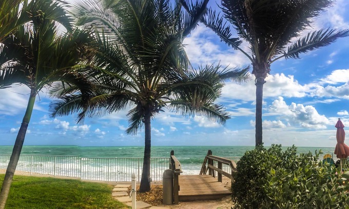 Central Beach Hotel | Ocean Breeze Inn Vero Beach