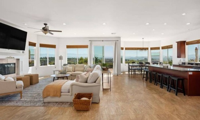 Bonsall Casa | Ocean Breeze Orchard Villa- Hilltop Family Retreat