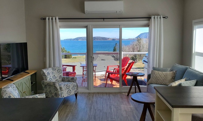 Ingonish Condominio | Ocean Breeze Relaxing Ocean Front