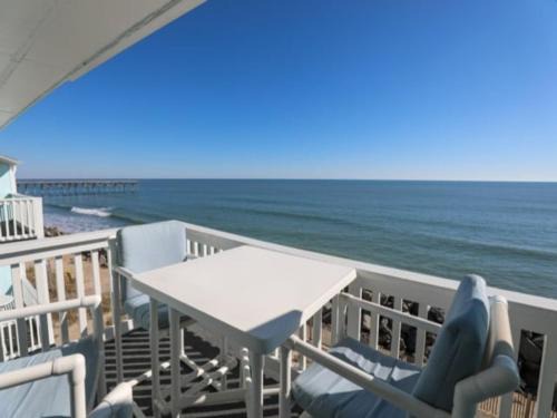 North Carolina Coast Apartamento | Ocean Breeze - Stunning Views - Oceanfront - 3rd floor - You deserve a beach vacation! condo