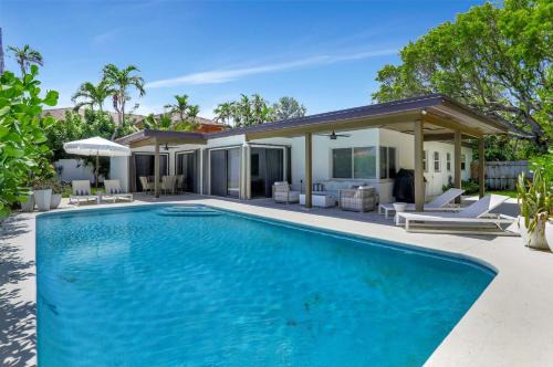 Pompano Beach Casa | Ocean Breeze Villa - 3 BDR Pool