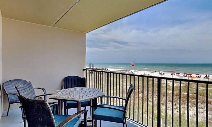 Ono Island Condominio | Ocean Breeze West #205 | Beach Views, Balcony!
