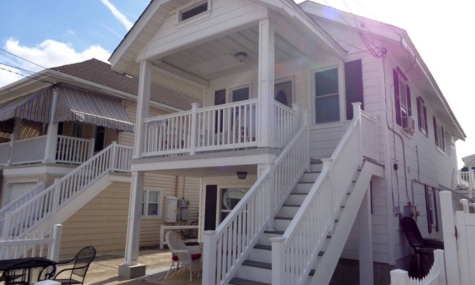 North End Casa | Ocean City home one block from beach