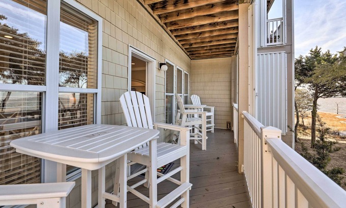 Indian Beach Condominio | Ocean Club Condo w/ Community Pool & Hot Tub