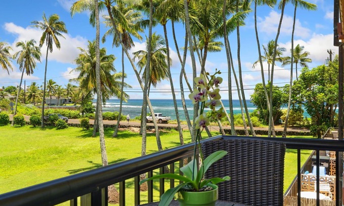 Poipu Condominio | Ocean, Coastline & Mountain Views from Lanai