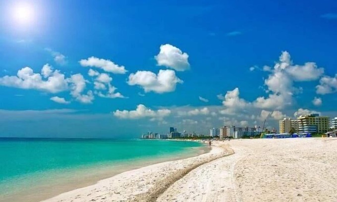 South of Fifth Condominio | OCEAN Dr, Steps to Beach, NICE POOL APT. 1/1, .APPROVED PROPERTY BY THE CITY.