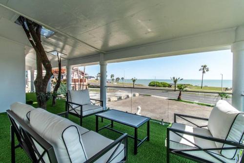 Bay Area Casa | Ocean Drive Splendor Awaits