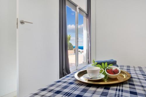 Los Gigantes Apartamento | OCEAN ROCK APARTMENT, Heated Pool, Wi Fi, Smart TV
