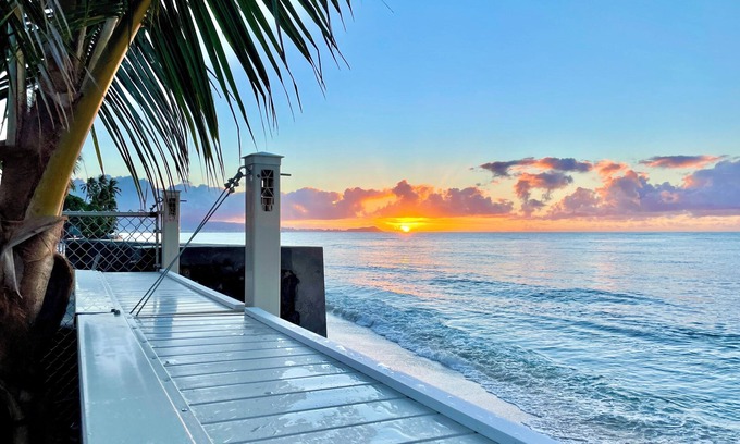 Ewa Casa | Ocean front 1-bedroom house, good location with AC, WiFi