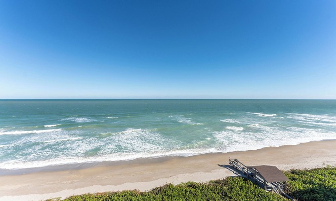 Hutchinson Island South Condominio | Ocean front 2-bedroom 2 bath condo, spectacular views, fully furnished