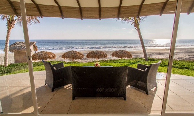 San Pedro Mixtepec Complejo | Ocean Front 4 Bedroom Residence with Resort Amenities Overlooking the Pacific!