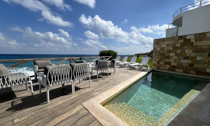 Colonia Meteorológico Casa | Ocean Front 6 BR See Dolphins + Sunrise From Bed