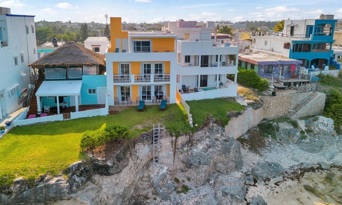 Colonia Meteorológico Casa | Ocean Front 7BR w/ Space For Large Groups. See Dolphins + Sunrise From Bed.