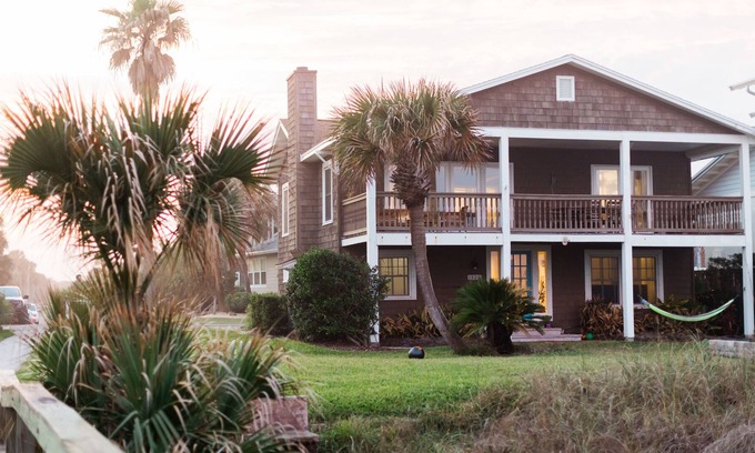 Neptune Beach Casa | Ocean Front Beach Cottage