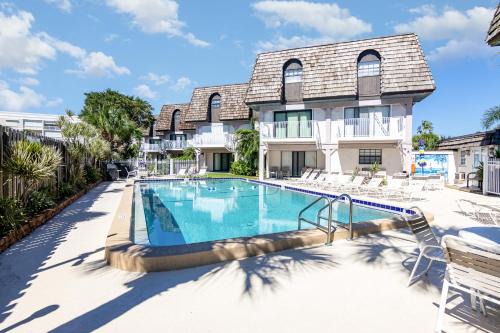 Avon By The Sea Apartamento | Ocean Front by Cocoa Beach Pier