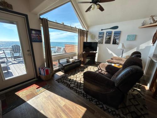 Smith River Casa | Ocean Front Cabin 14 W Jacuzzi & Gorgeous Views