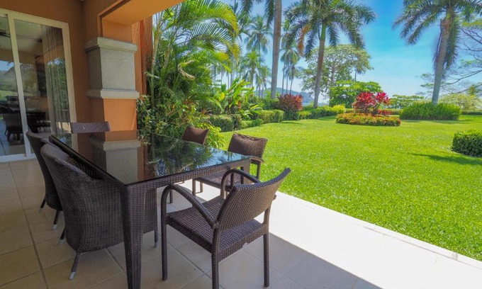 Herradura Apartamento | Ocean Front Condo In Peaceful, Gated Community