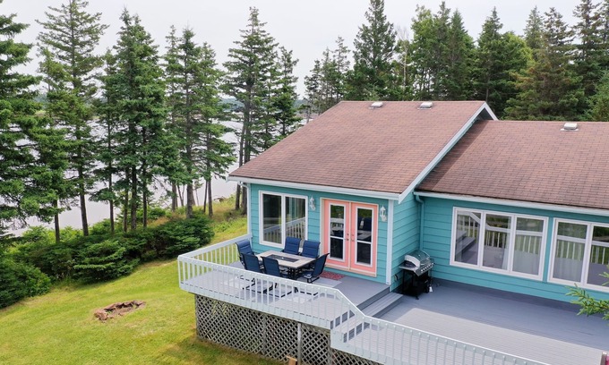 Bayview Cabaña | Ocean Front Cottage With Access To Small Beach, Minutes To Cavendish