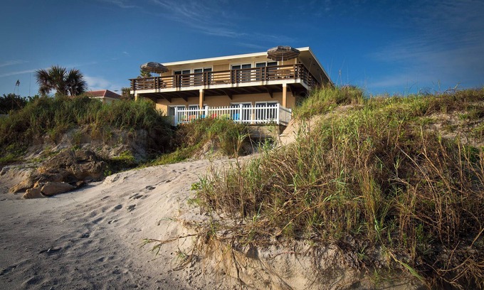 New Smyrna Beach Casa | Se aceptan mascotas 4-plex House FRENTE AL MAR DIRECTO!