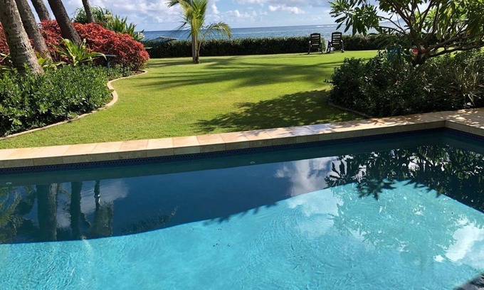 Waialua Casa | Propiedad privada frente al mar con piscina y sala de cine
