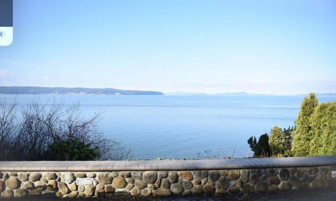 Camano Island Casa | Ocean front home with a private beach