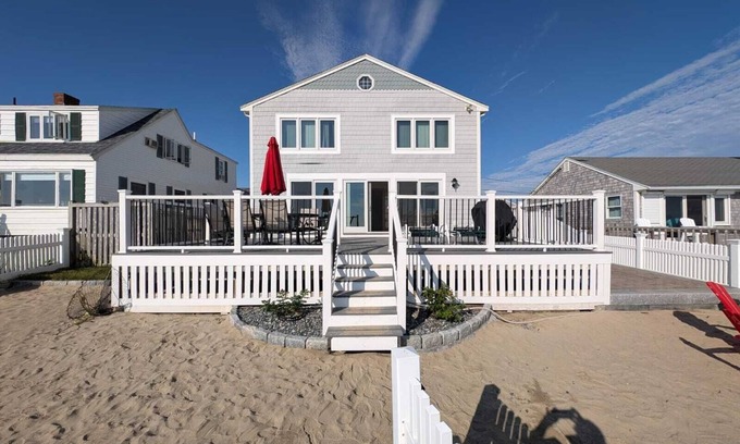 Ocean Bluff-Brant Rock Casa | Ocean Front House in Ocean Bluff - Enjoy the Sunrise from the Deck!