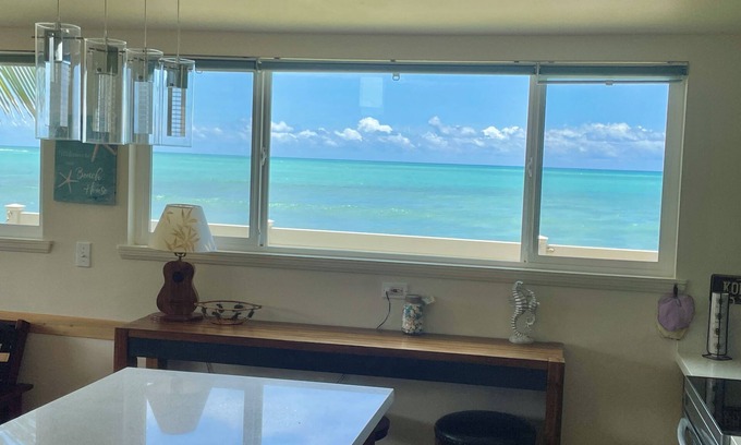 Ewa Casa | Ocean front house🏖️🏄right on the Beach!WiFi. Free Parking